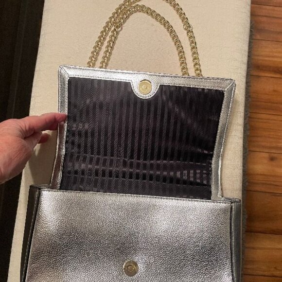 🤑PART OF ANY 3 FOR $10🤑  PRISTINE CONDITION VS Silver Metallic bag, - Picture 5 of 12